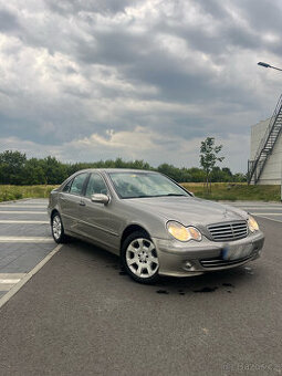 Mercedes Benz W203, C180 kompressor - zachovalý interiér