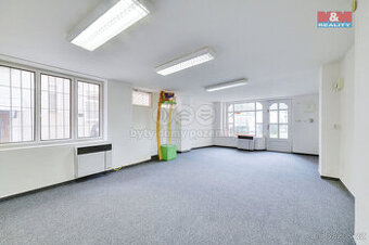 Pronájem obchodu 35 m² v Mariánských Lázních, Hlavní třída