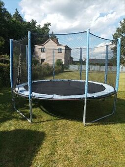 Trampolína