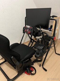 Herní cockpit - volant, vybavení