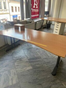 Velký kancelářský stůl 200×100 cm, ergonomický — Přerov