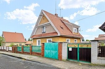 RODINNÝ DŮM 4+1 SE ZAHRADOU VE VELVARECH, ev.č. 00393