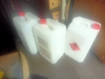 Plastové kanystry 25L