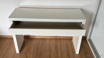 Toaletní stolek MALM (Ikea) se skleněnou krycí deskou