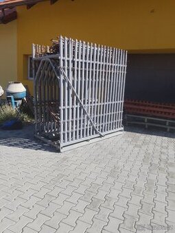 Rámové lešení 183,6m2.