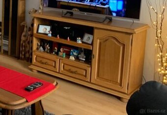 RUSTIKÁLNÍ TV STŮL MASIV DUB
