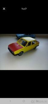 Skoda 120 KDN 1:20 žlutá s červenou kapotou