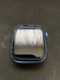 Apple Watch Series 7 (41mm) – TOP stav, jen drobný škrábaneč