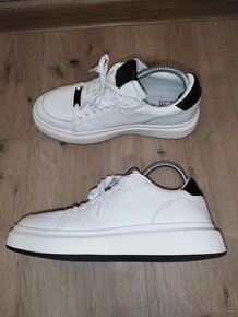 Bílé tenisky vel.40