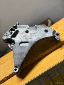 Skoda octavia 2 hlinikova konzole drzak motoru