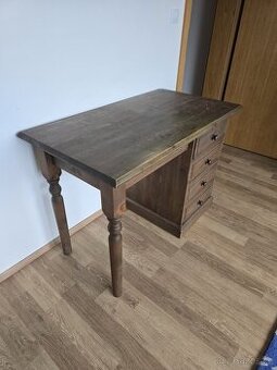 Dřevěný masivní psací stůl