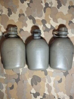 US army polní láhve Vietnam a jedna 1994