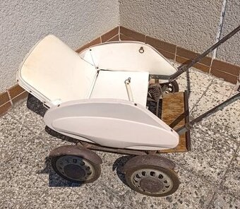 Starožitný kočárek sporták bílý