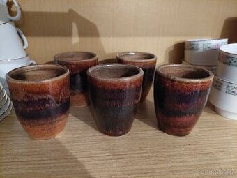 Keramické nádobí,kalíšky 8cm, nálezovy stav