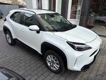 Toyota Yaris Cross 1,5 VVTi. 1. maj., záruka, navigace