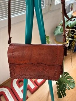 Ručně vyráběná kožená hnědá kabelka