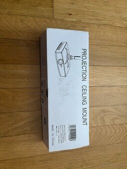 stropní držák na projektor