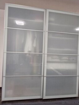 Šatní skříň IKEA PAX/posuvné dveře matné sklo 200x66x236