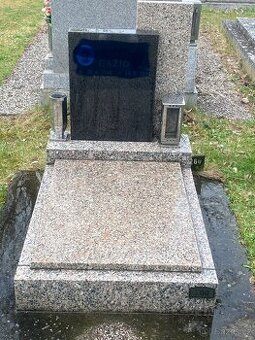 Urnový hrob - Kostelec nad Labem