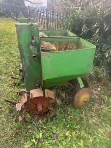 Sazeč brambor za traktor
