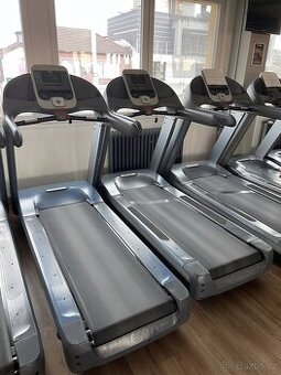 2+1 Profesionální běžecký pás PRECOR za 19K