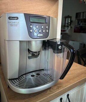 Kávovar Delonghi Magnifica