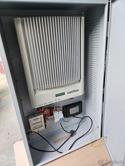 STŘÍDAČ / MPPT / XANTREX  Solární Inverter.