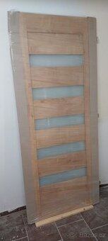 interiérové dveře laminátové prosklené 80/197 Pravé