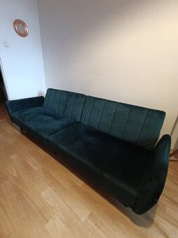 Tmavě zelená sedačka