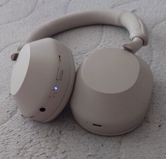 Bezdrátová sluchátka Sony Noise Cancelling WH-1000XM5, stříb