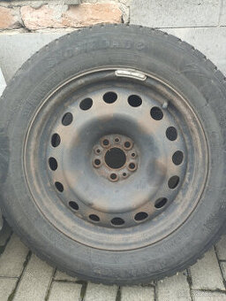 plechové disky se zimním pneu 215/60 R16 99H