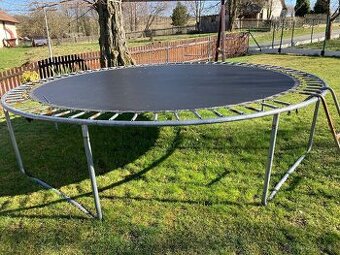 Trampolína