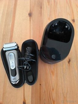 Holicí strojek Braun Series 9 Black
