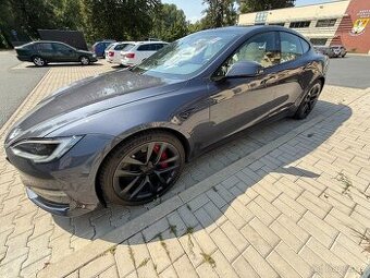 Tesla model S Plaid