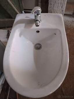 Bidet včetně baterie