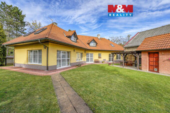 Prodej rodinného domu, 478 m², Veleň, ul. Na návsi