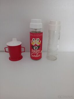 Retro kojenecké láhve a hrnek