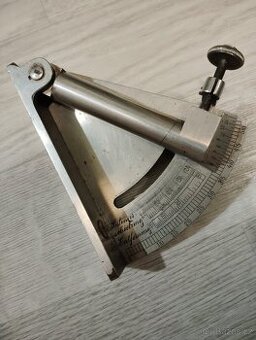 Military dělostřelecký zaměřovač