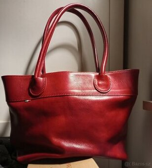 Nová kožená kabelka