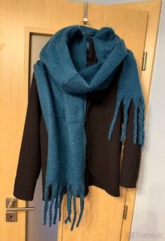 Petrolejová velká zimní šála z Barcelony, nová, sleva.