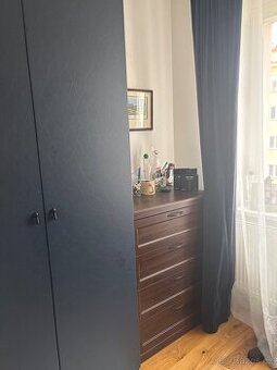 Skříň a komoda + knihovna zdarma