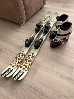 Lyže (119 cm) a lyžáky (vel. 22,5)