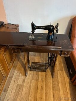 Prodám funkční starožitný šicí stroj