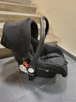 autosedačka pro miminko, černá barva se stříškou