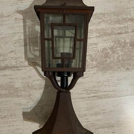 Nová nepoužitá elektrická lampa, v-43 cm, šířka 15 cm.