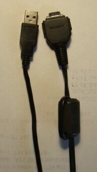 Koupím datový kabel k FOTO SONY DSC H-7  a PC