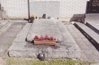 HROBKA na hřbitově Praha Petrovice