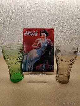 Coca-Cola skleničky a plechová cedule