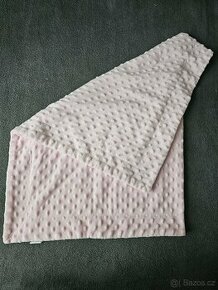 Světle růžová minky deka