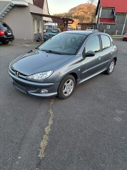 Peugeot 206 1.4 benzín 55kW